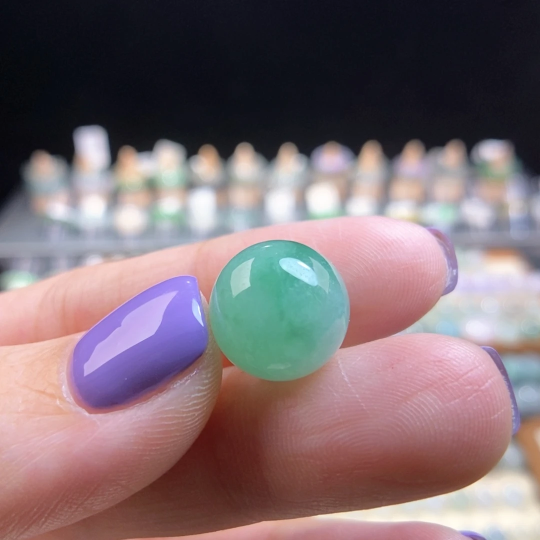 翡翠未镶嵌颈饰12.7飘绿圆珠