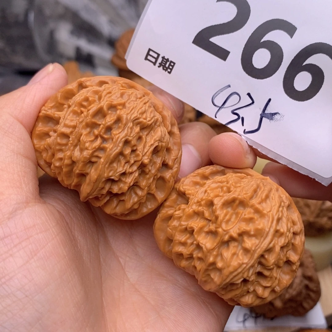 文玩核桃把件266号43.5白