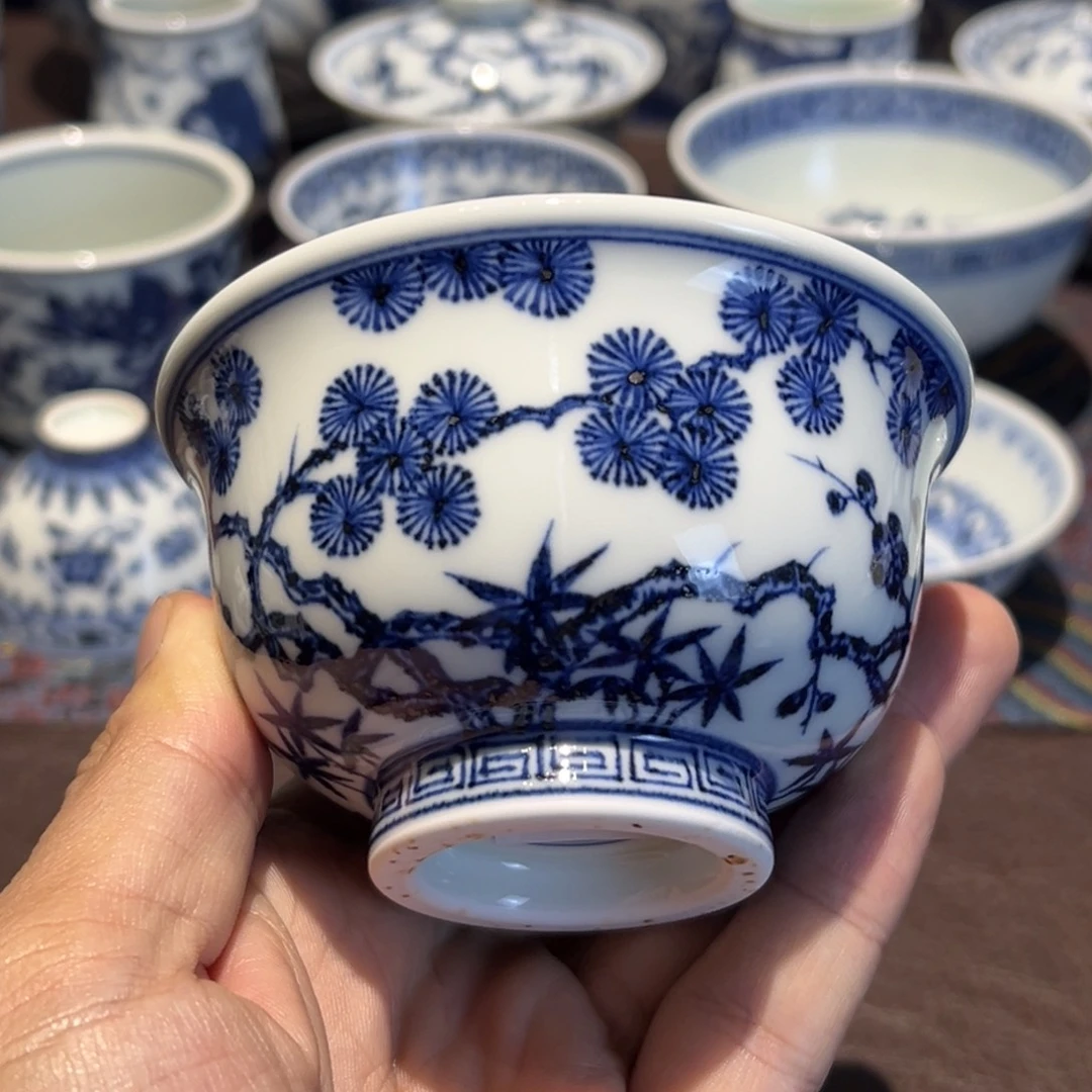 精品青花松竹梅压手杯口径约9.4厘米