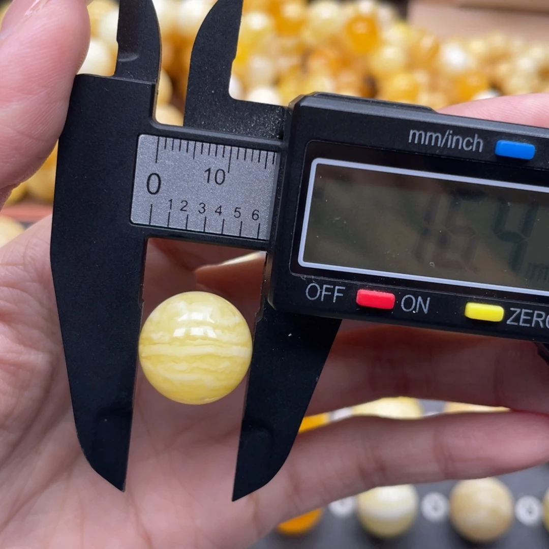 羊***一琥珀未镶嵌珠宝奇石