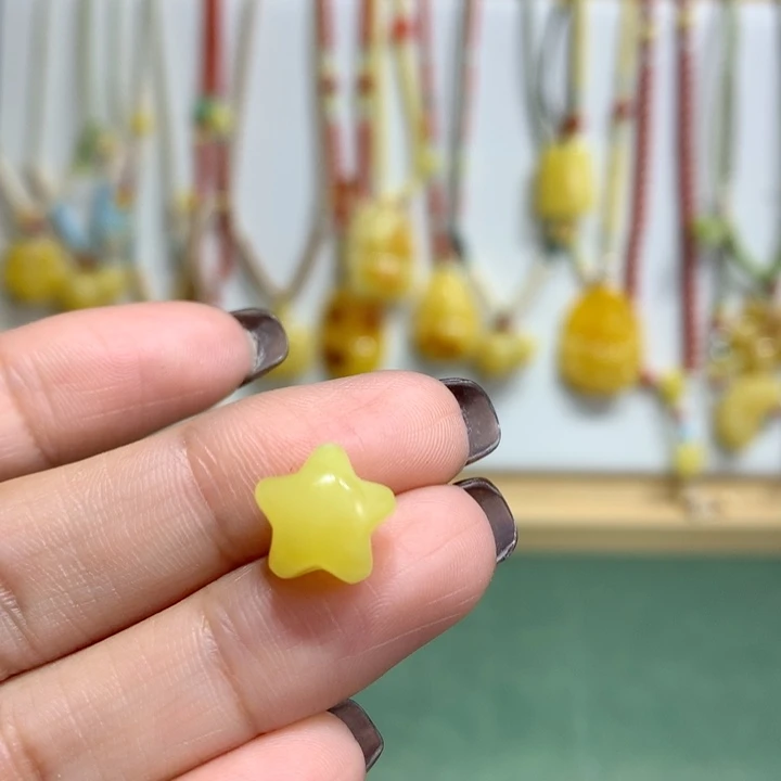 泡***后蜜蜡未镶嵌裸石配饰