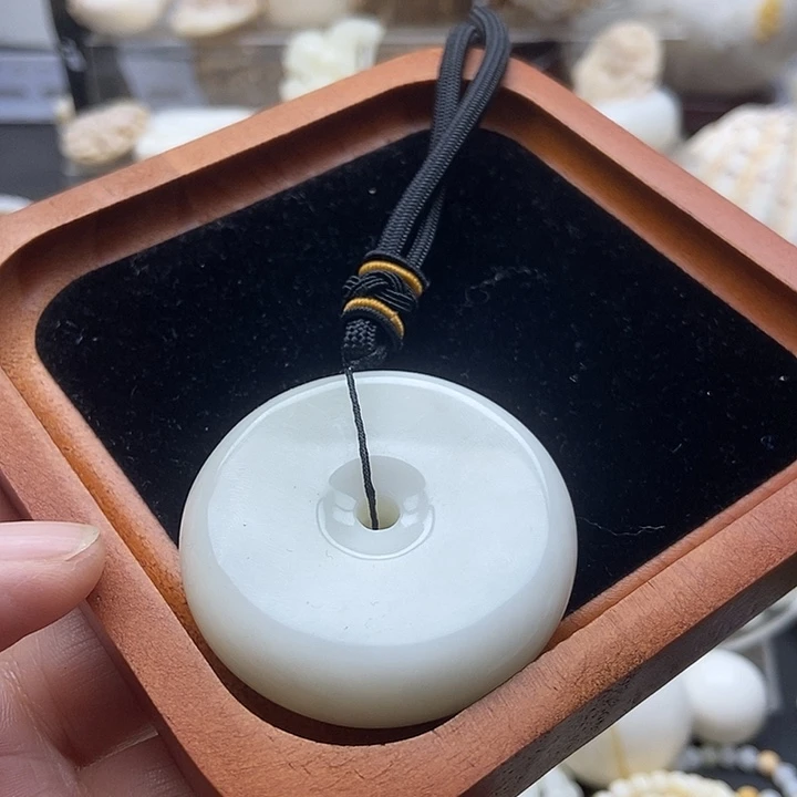 非金属贝壳半玉化平安扣