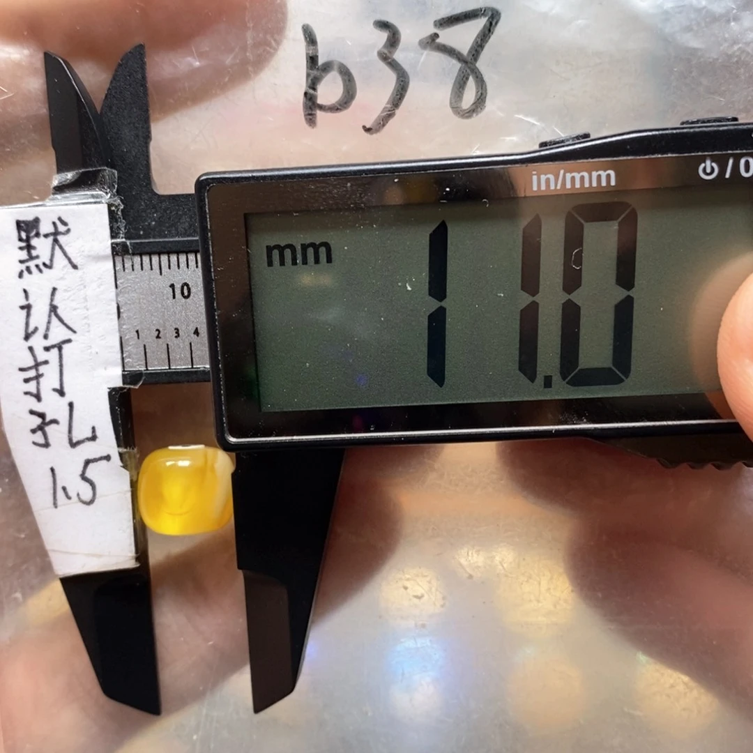 蜜蜡裸石未镶嵌正**哥带瑕疵