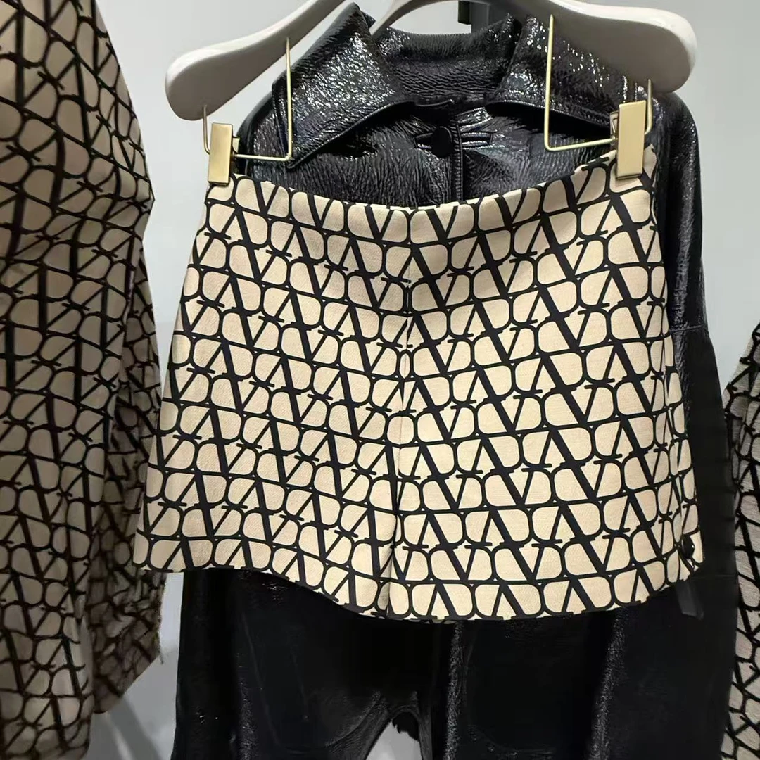 未使用 Valentino/华伦天奴 女士满标老花休闲短裤女装