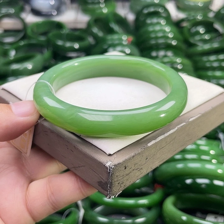 未镶嵌手镯和田玉（碧玉）