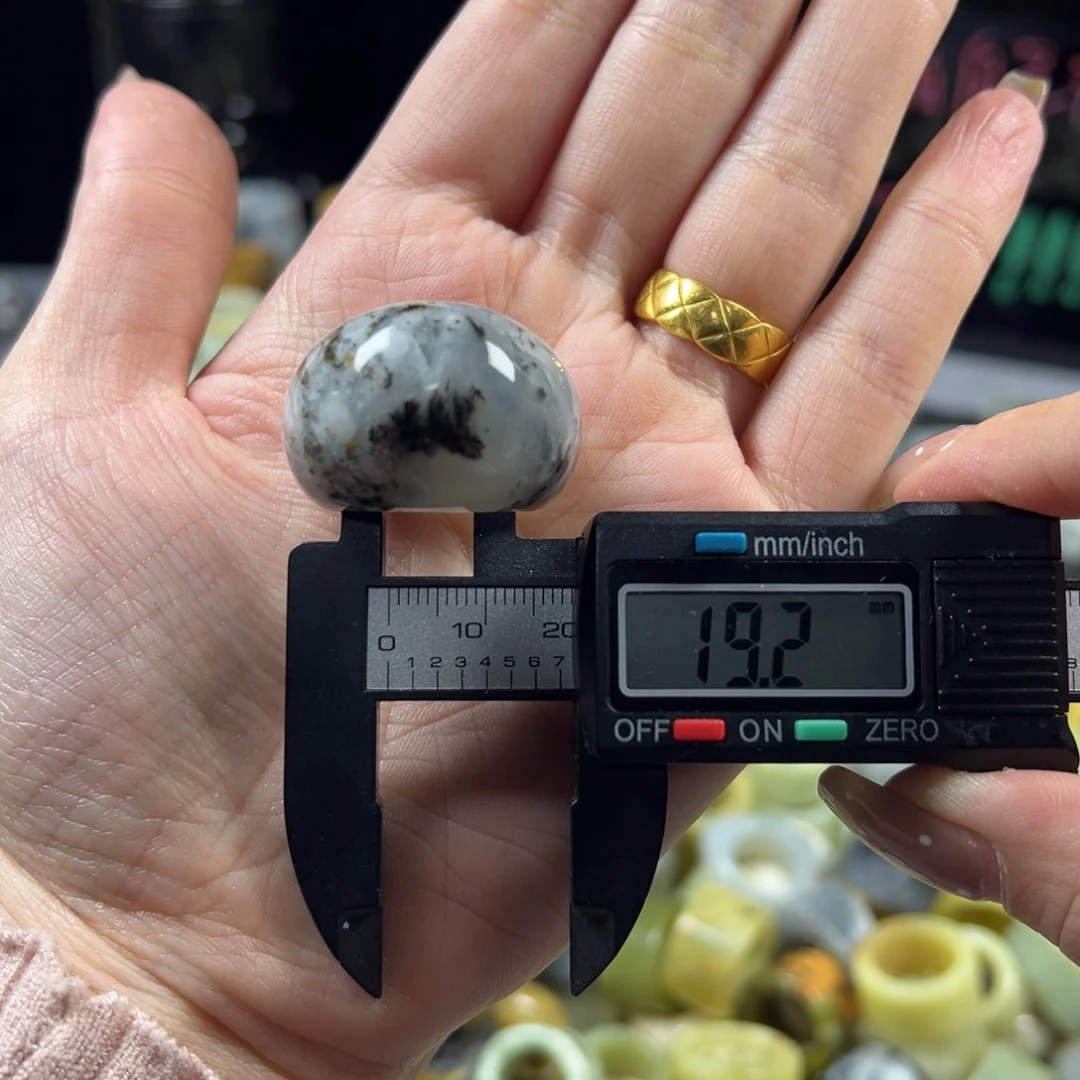 蛇纹石玉未镶嵌戒指