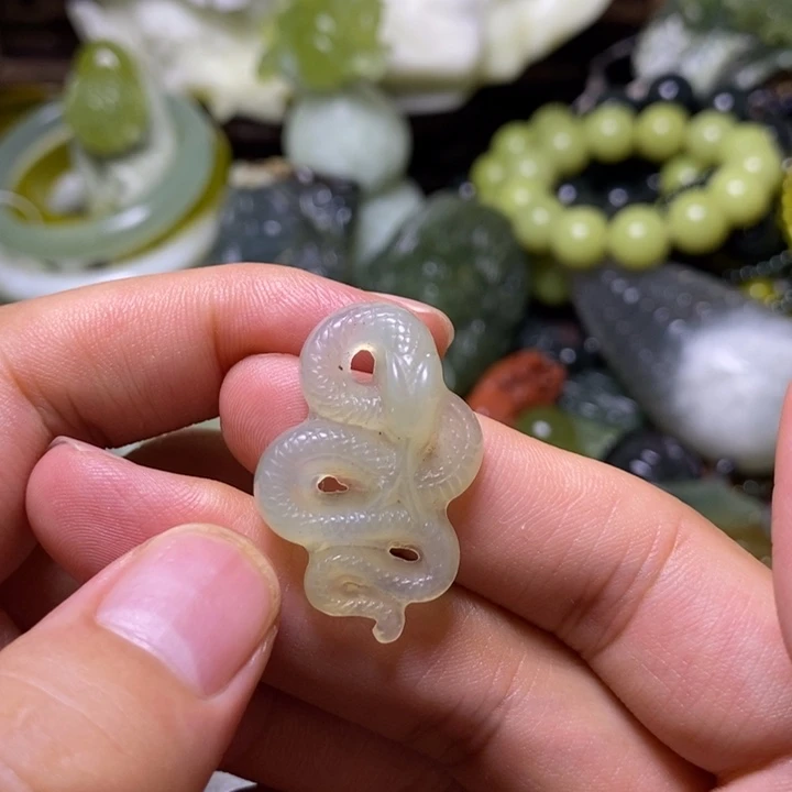 未镶嵌岫玉岫玉颈饰