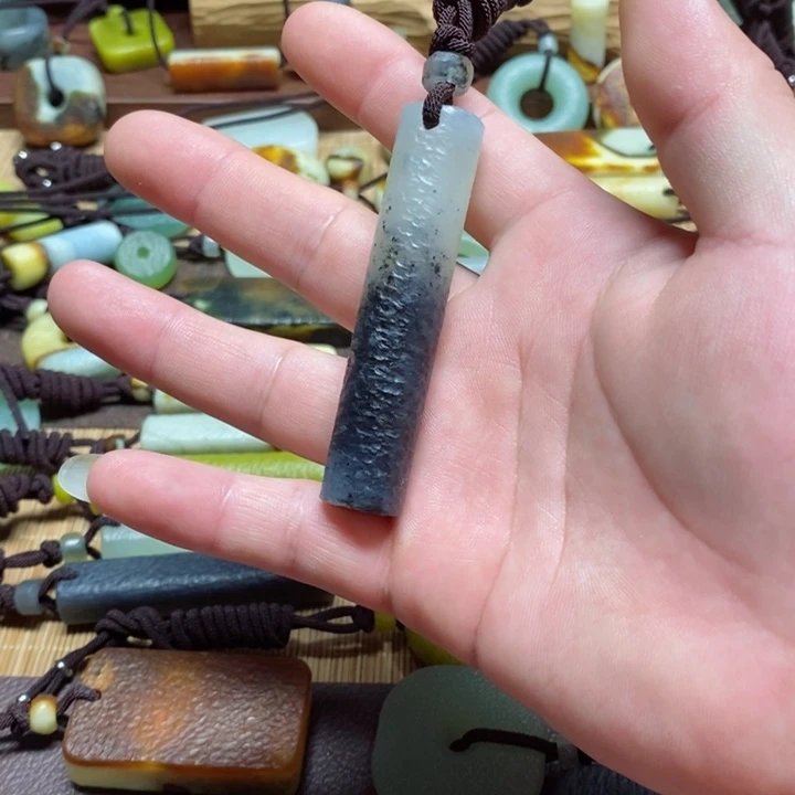 蛇纹石玉挂件未镶嵌余**喜