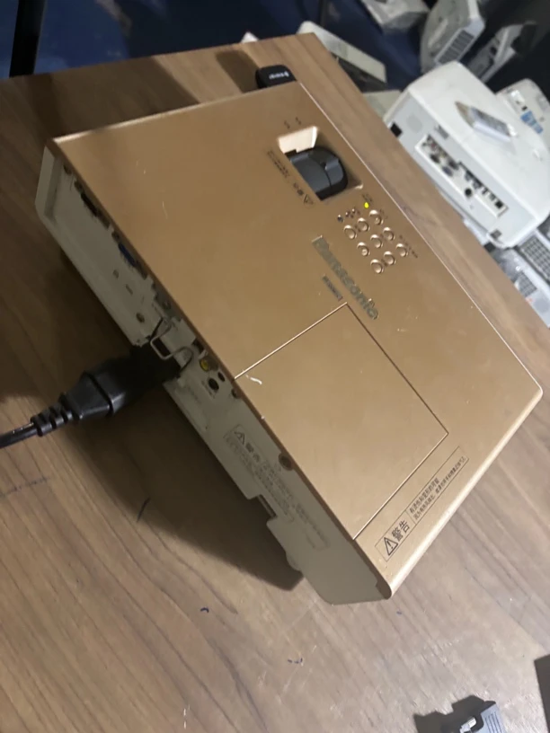 9新 Panasonic/松下 二手 松下投影仪 运费自理