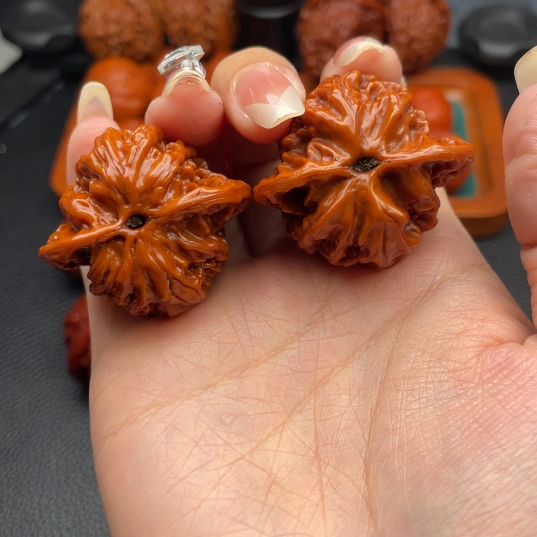 文玩核桃把件雯***。