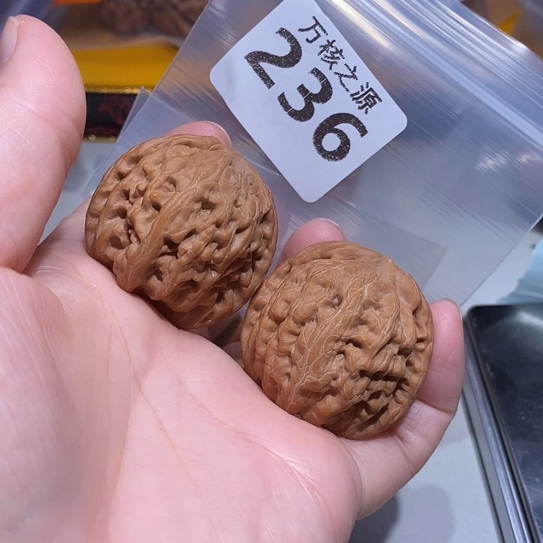 吊坠文玩核桃38红锦鲤……全品……
