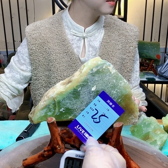 【闪购商品】未镶嵌蛇纹石玉原石分****康