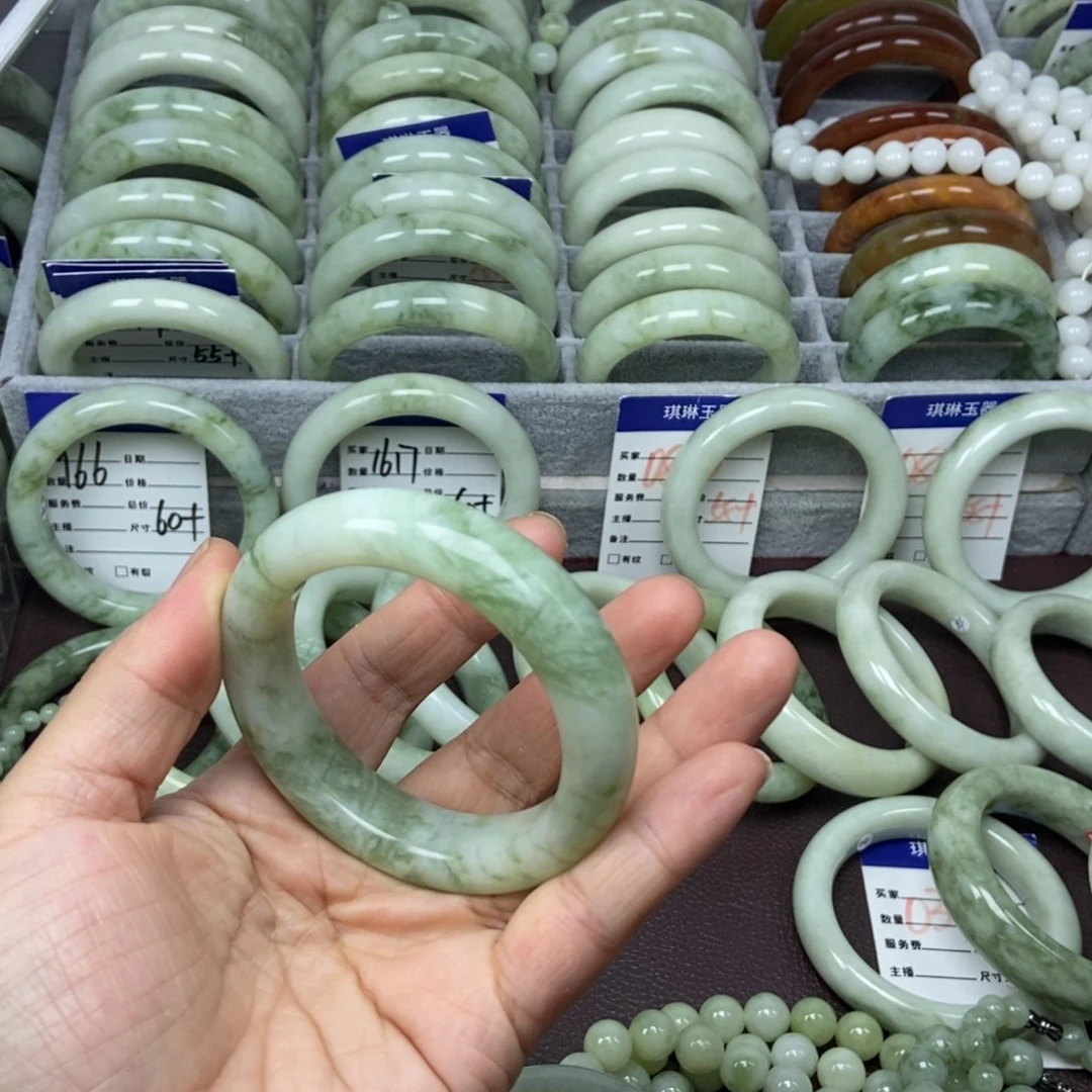 半***酒蛇纹石玉未镶嵌手镯