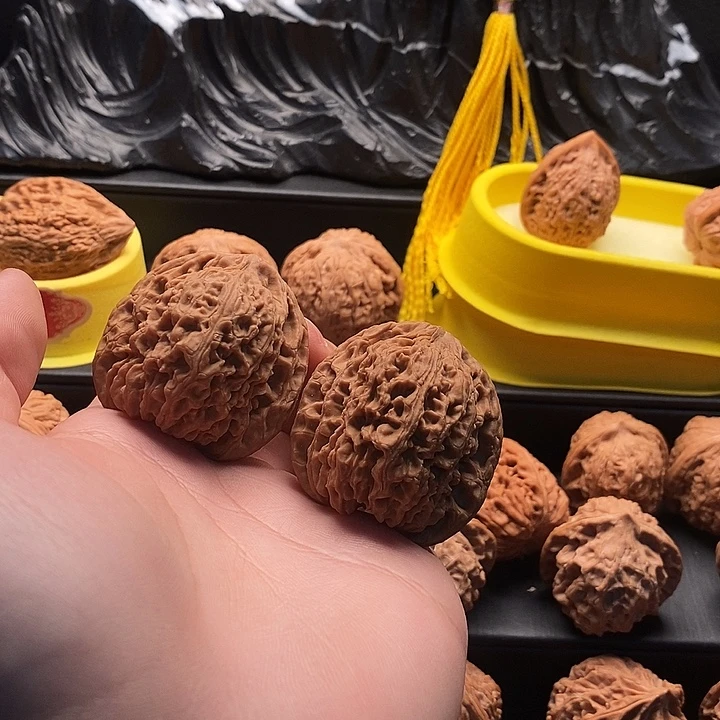 N***u文玩核桃吊坠南疆