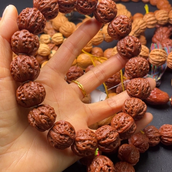 钱****手串文玩核桃珊瑚纹