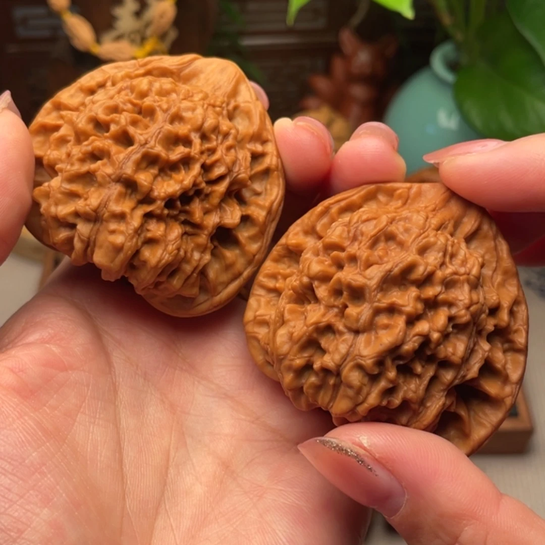 桃核把件全品红皮麒麟纹53
