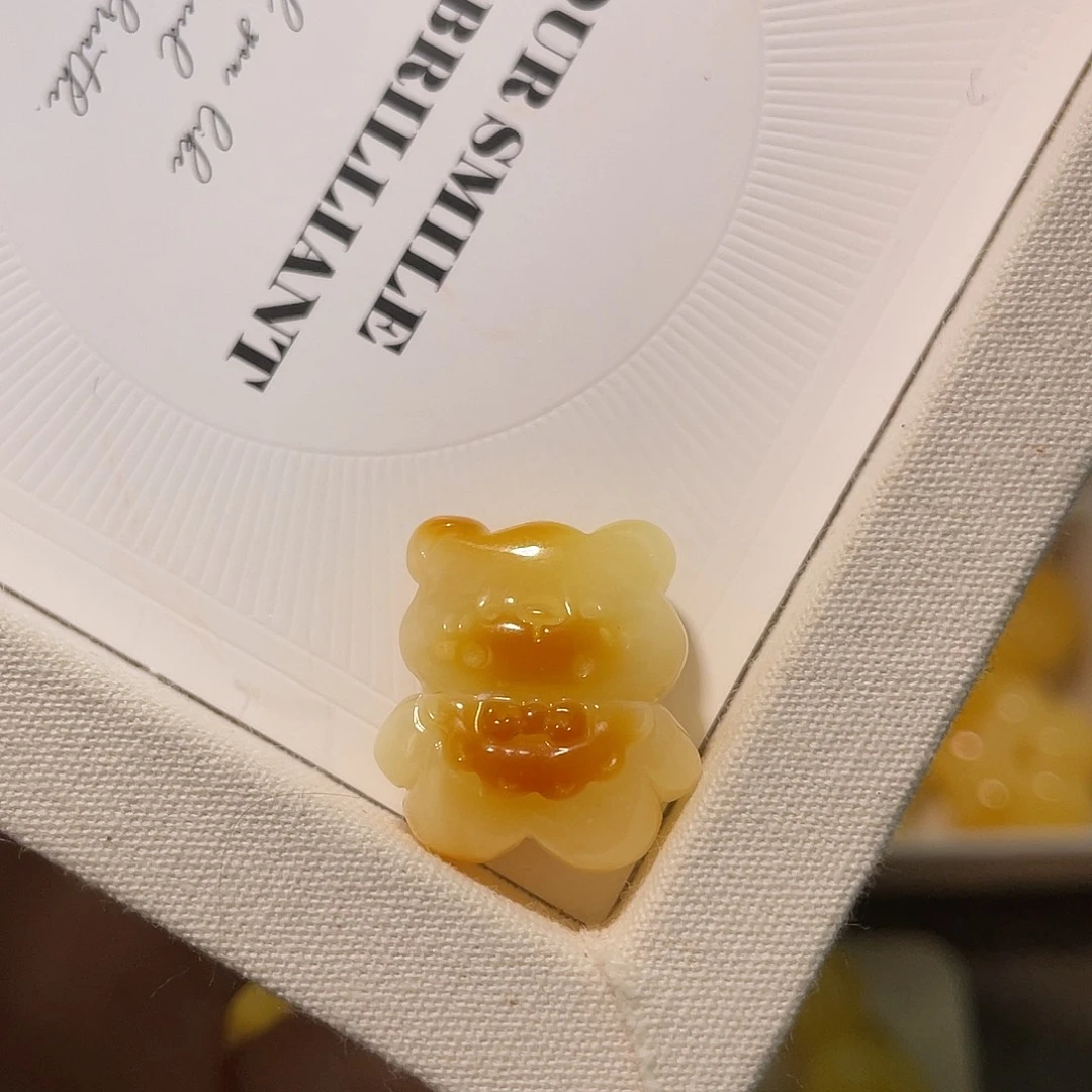 琥珀未镶嵌裸石小熊
