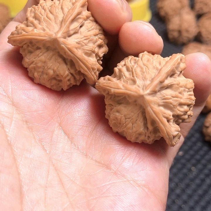 桃核把件煜*三棱核桃