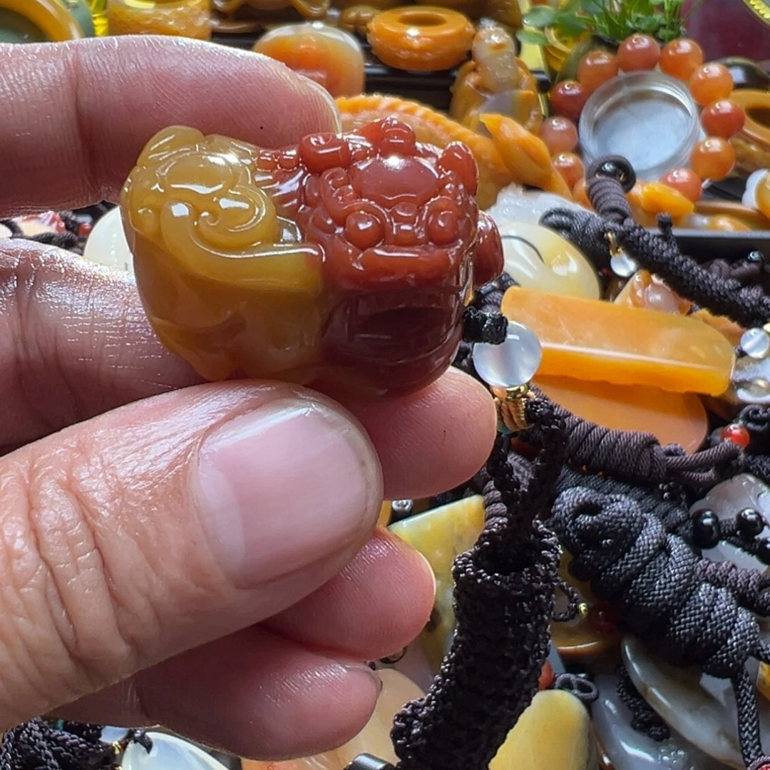 石英质玉未镶嵌颈饰