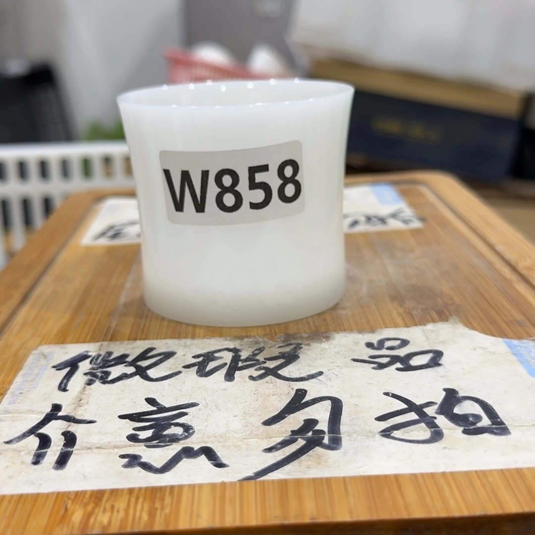 微瑕疵介意勿拍陶瓷器皿A881