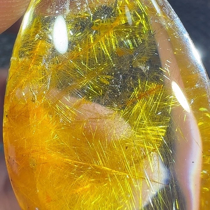 未镶嵌颈饰水晶苏****馆