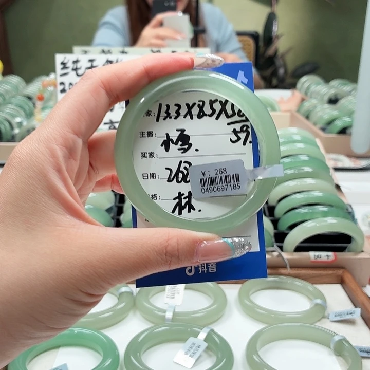 小***雪未镶嵌手镯石英岩玉
