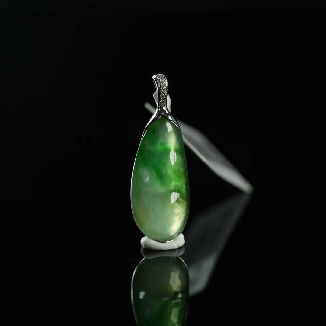 YQR052  绿豆吊坠 翡翠挂件