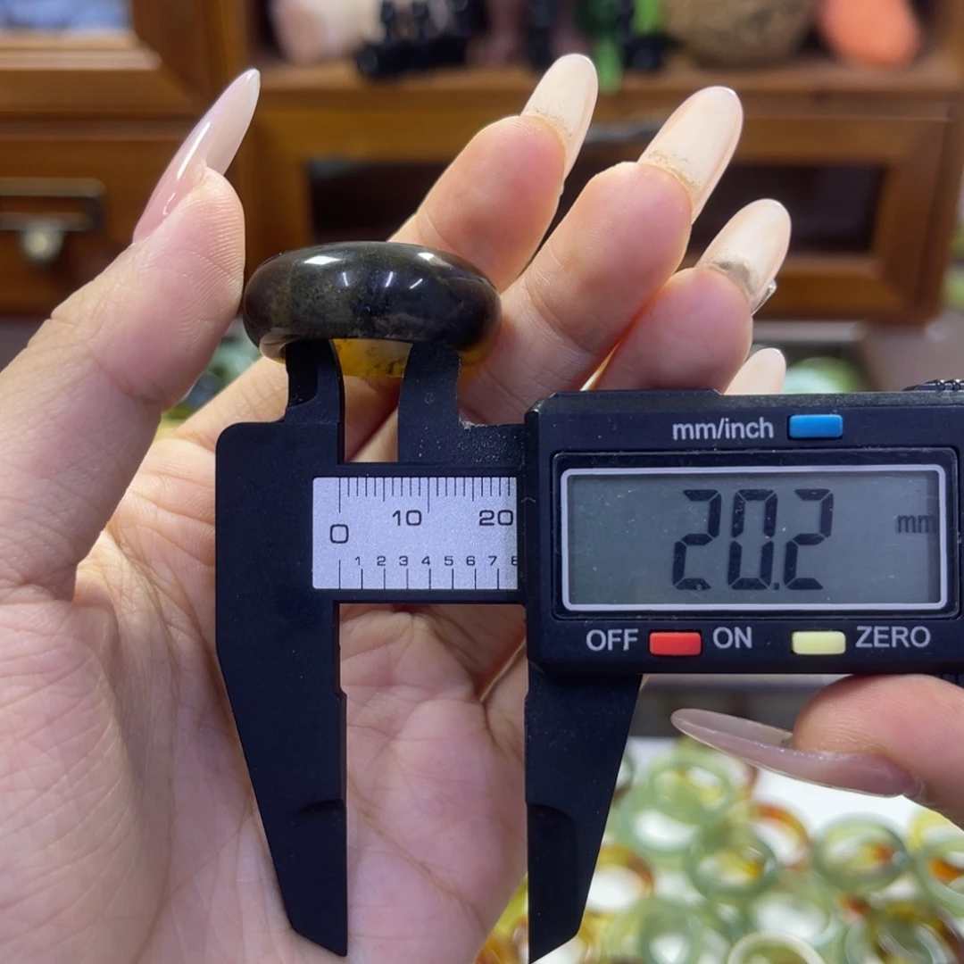 蛇纹石玉未镶嵌手镯44