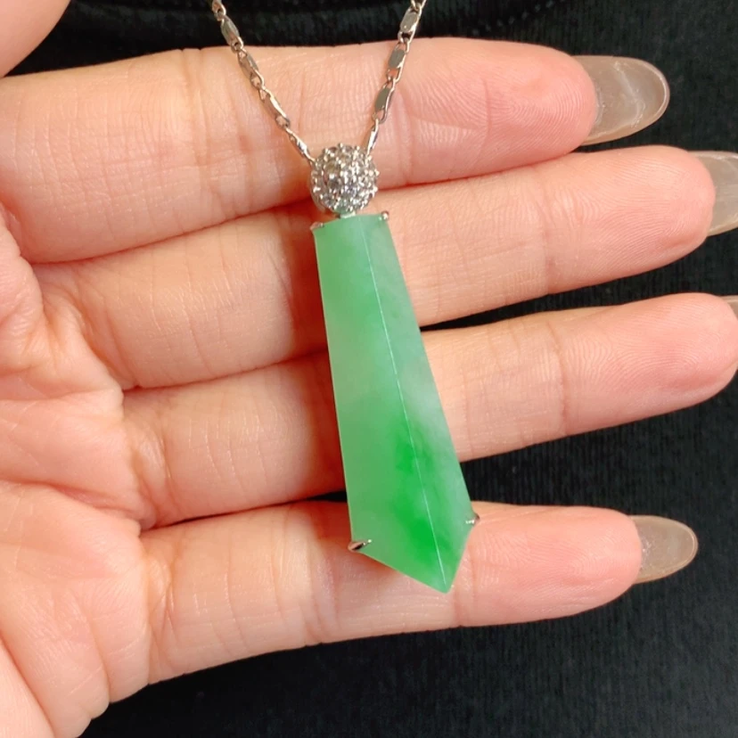 【闪购商品】颈饰18K金镶嵌翡翠三角素面