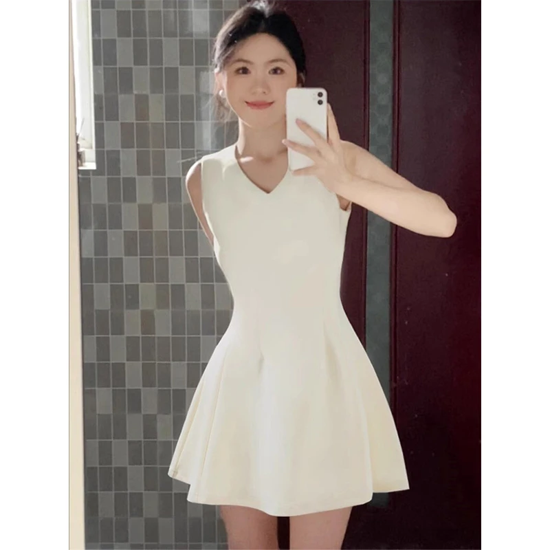 无袖v领收腰连衣裙女初夏季穿搭赫本风掐腰a字短裙夏日漂亮小裙子