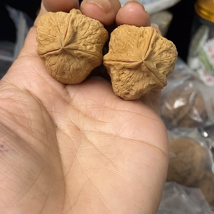 文玩核桃把件云南铁核桃基地85