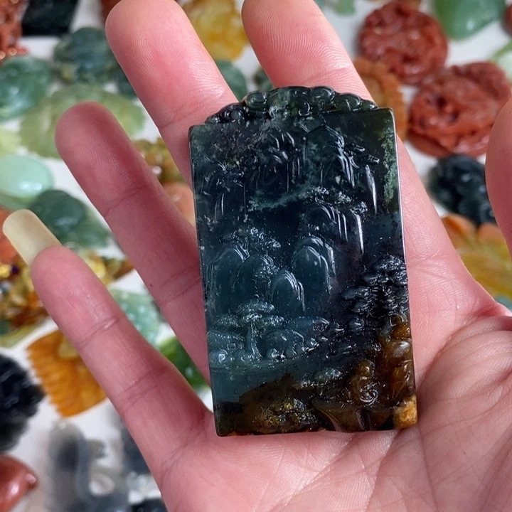 蛇纹石玉颈饰未镶嵌