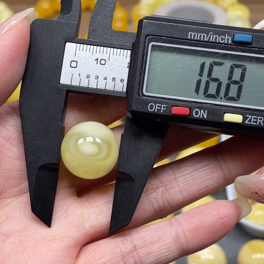 蜜蜡裸石未镶嵌人**满