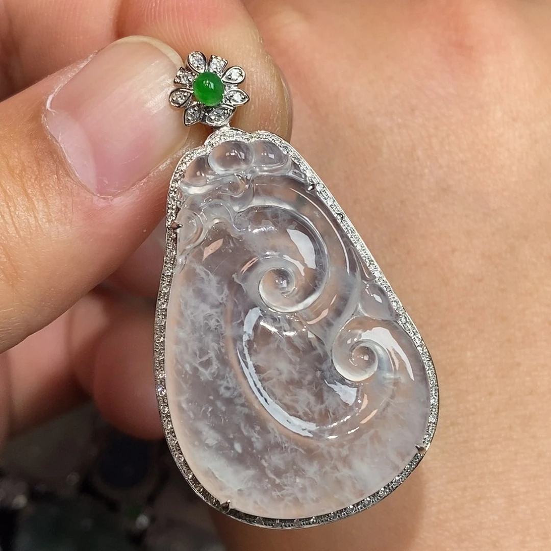 翡翠颈饰18K金镶嵌如意