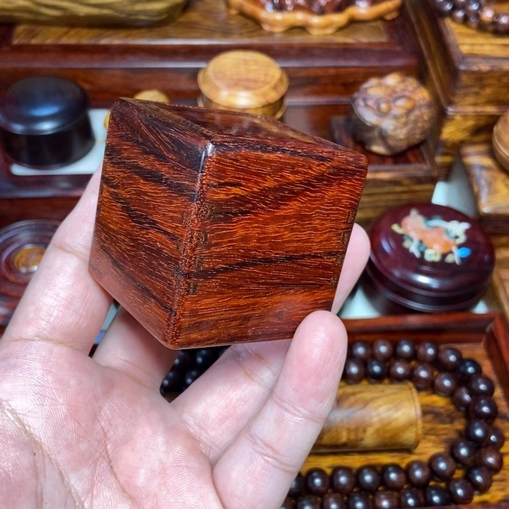 檀香紫檀（小叶紫檀）方盒