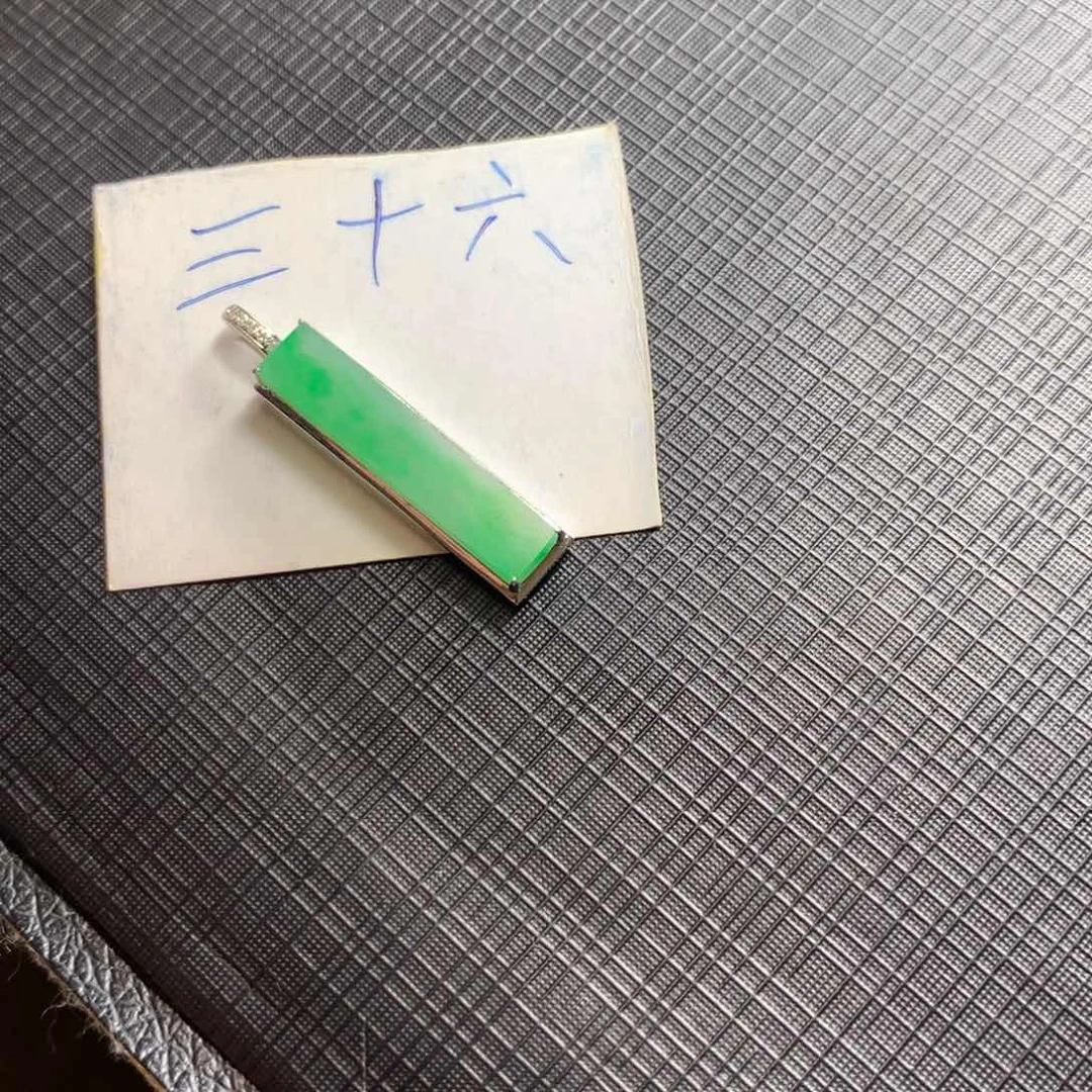 颈饰18K金镶嵌翡翠翡翠