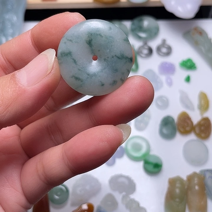 定制翡翠未镶嵌飘花大扣