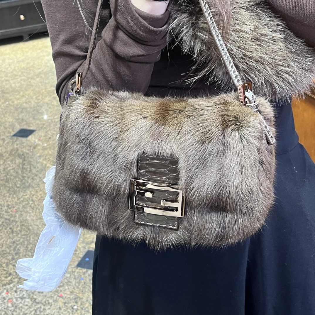 95新 FENDI/芬迪 夏七中古/fendi 肯豆同款浣浣小胖丁 单肩包