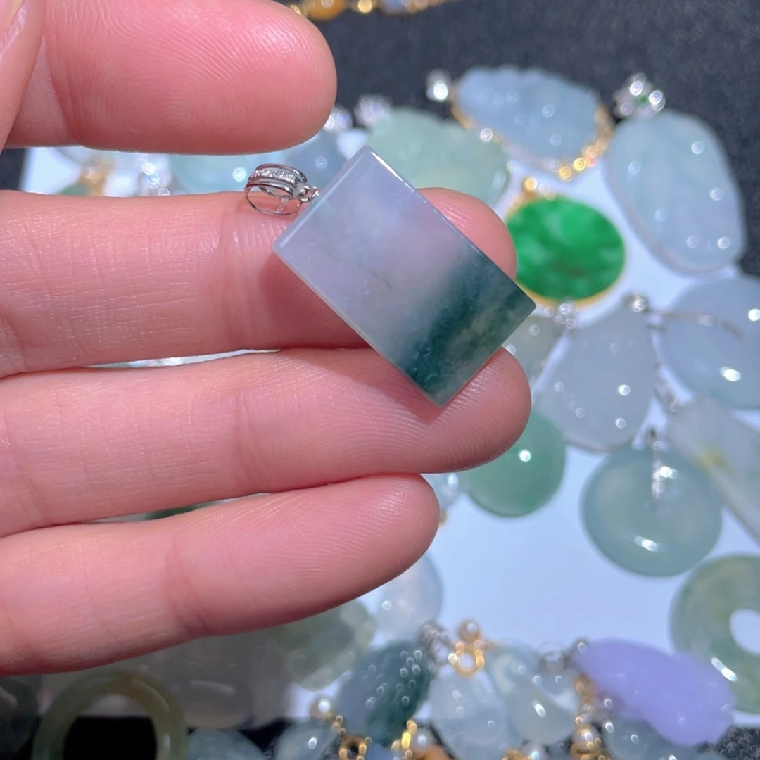 翡翠颈饰18K金镶嵌翡翠