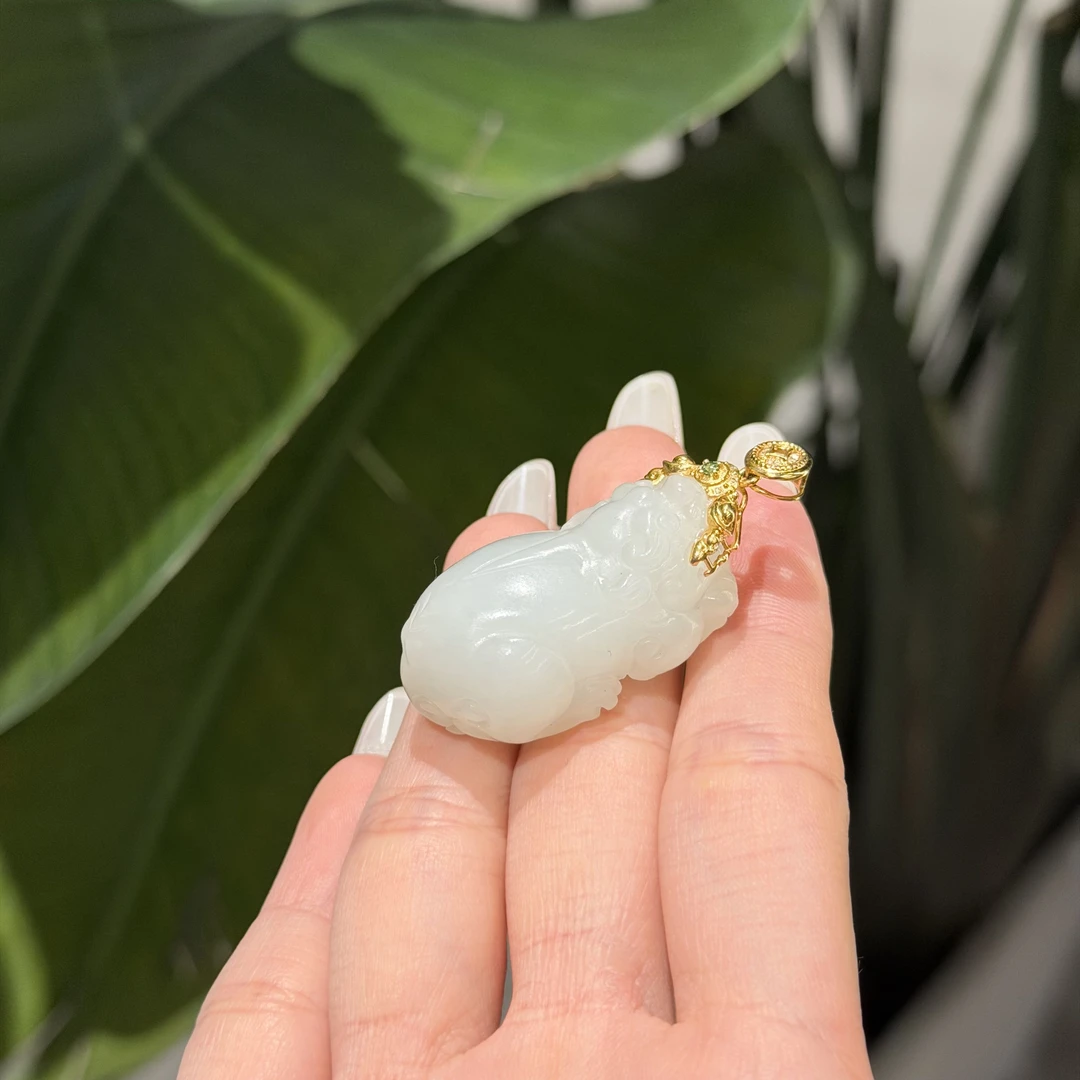 【凰一品】羊脂白玉貔貅吊坠18k金