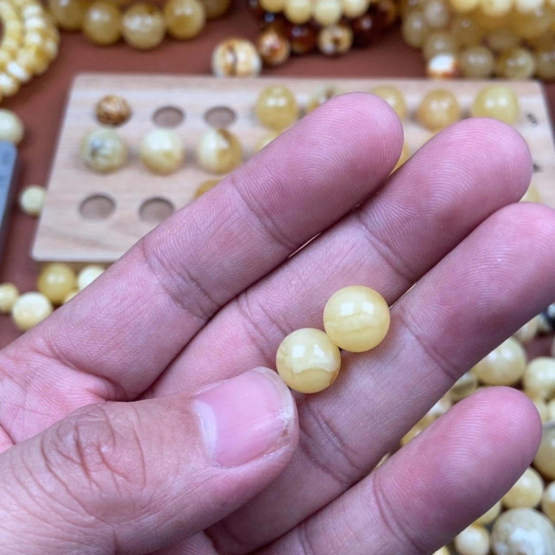 蜜蜡裸石未镶嵌?**?蜜蜡