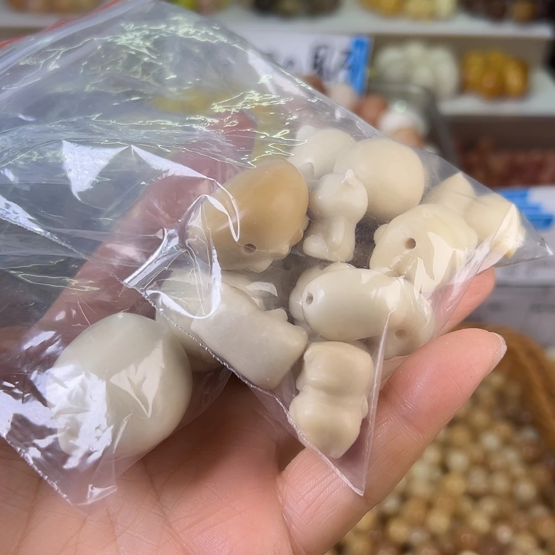 菩提根/象牙果吊坠一**豆微瑕混20元