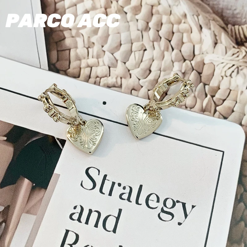 铜合金耳饰 G107  咖色图腾爱心耳钉