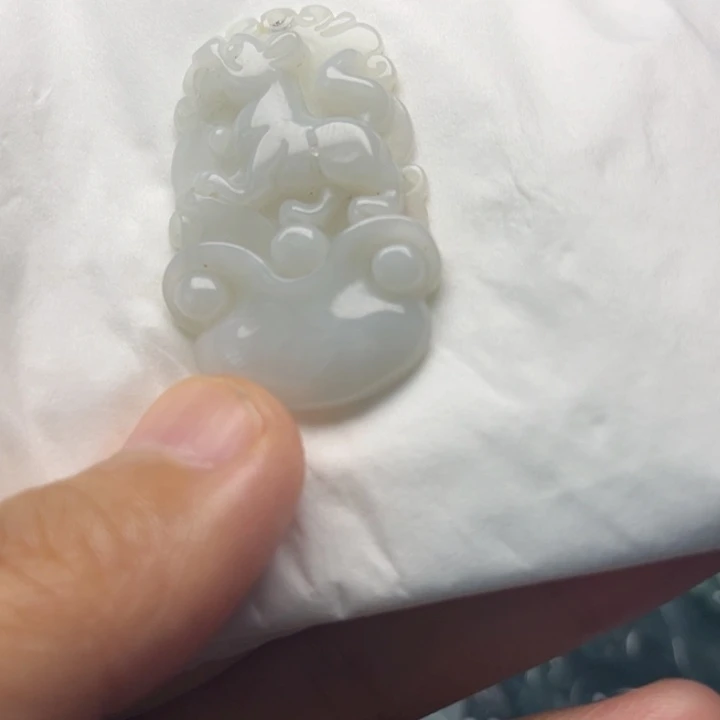 翡翠未镶嵌颈饰挂件