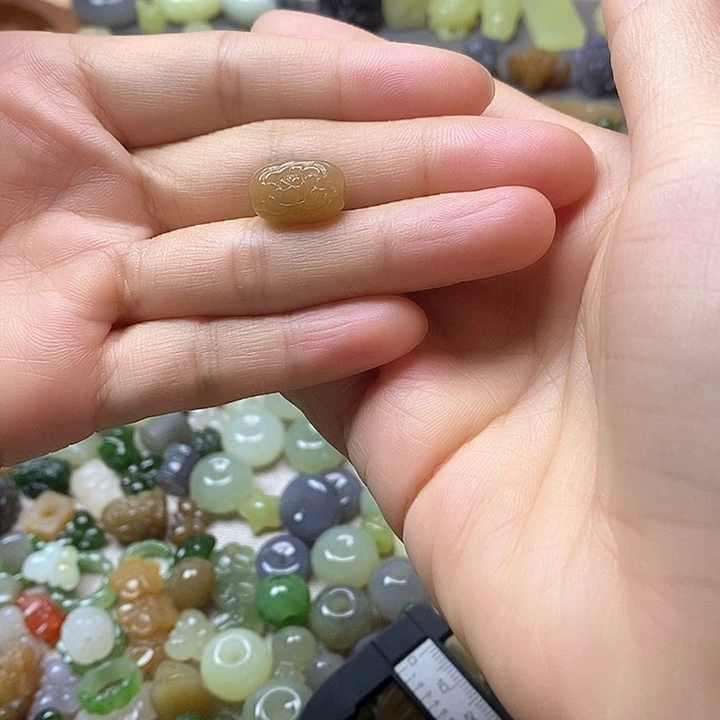 未镶嵌和田玉挂件牡丹花桶珠