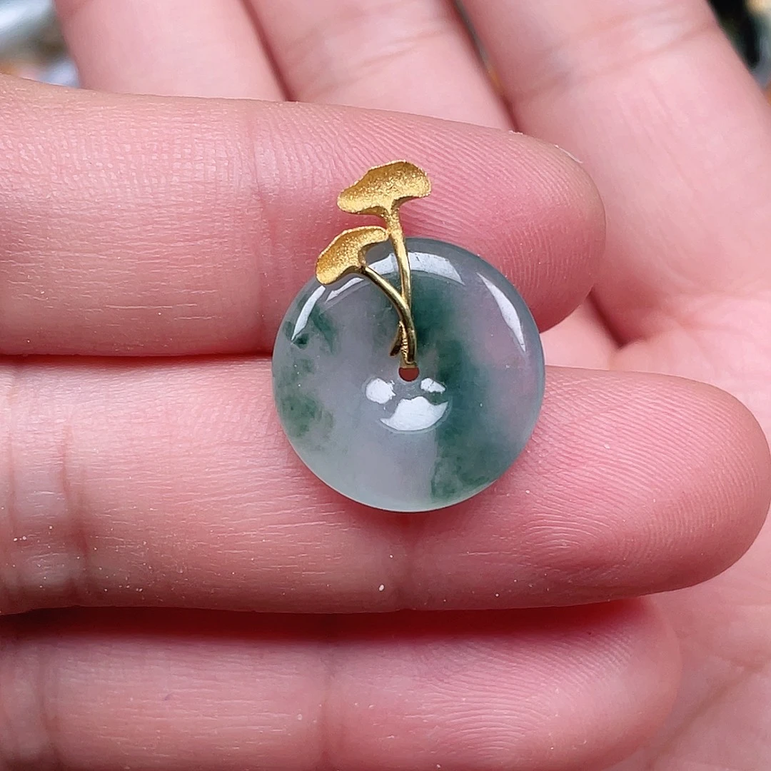 翡翠未镶嵌颈饰平安扣