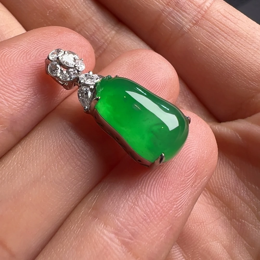 雨***儿翡翠18K金镶嵌颈饰Y福瓜