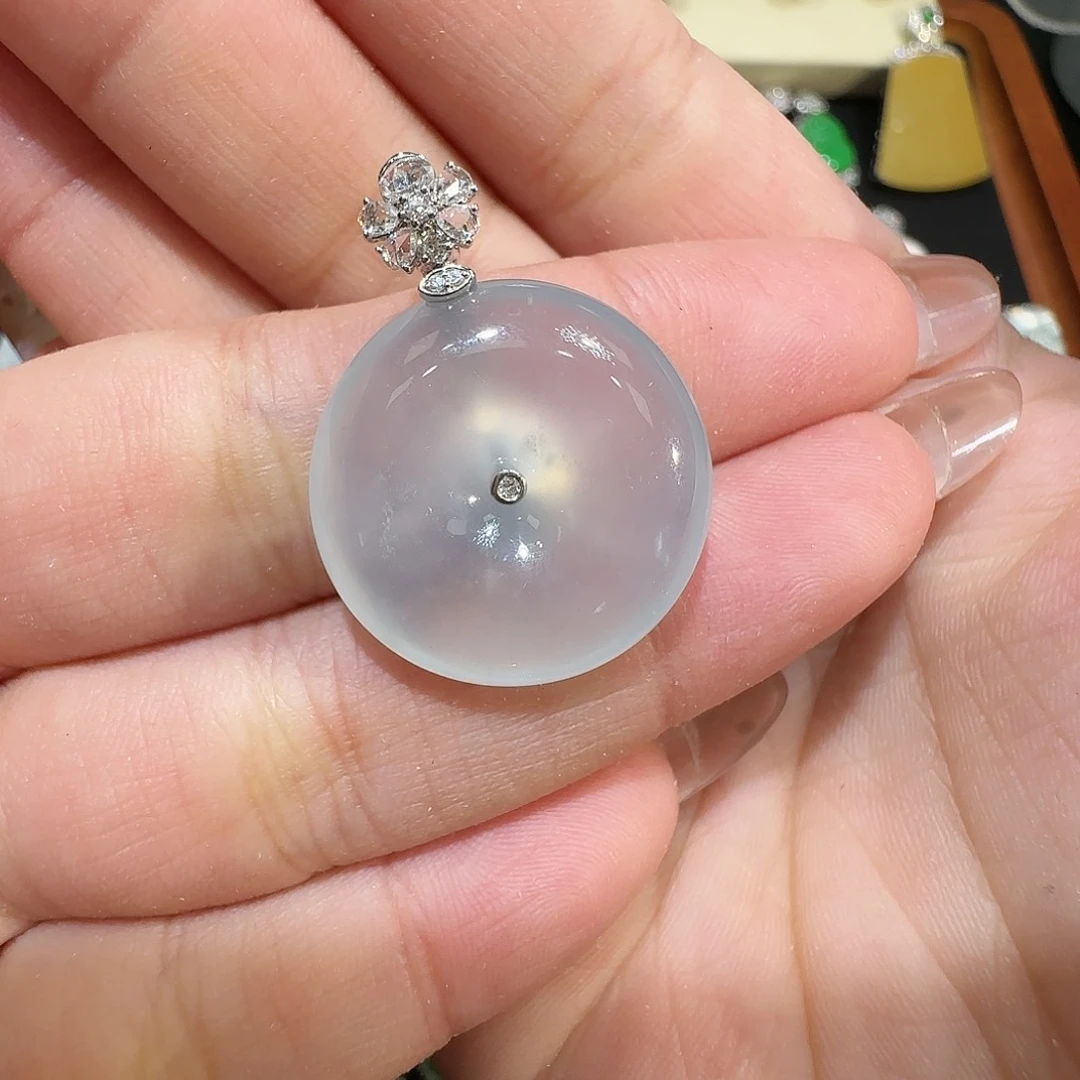 【闪购商品】颈饰18K金镶嵌翡翠