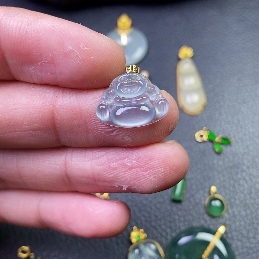 颈饰18K金镶嵌翡翠