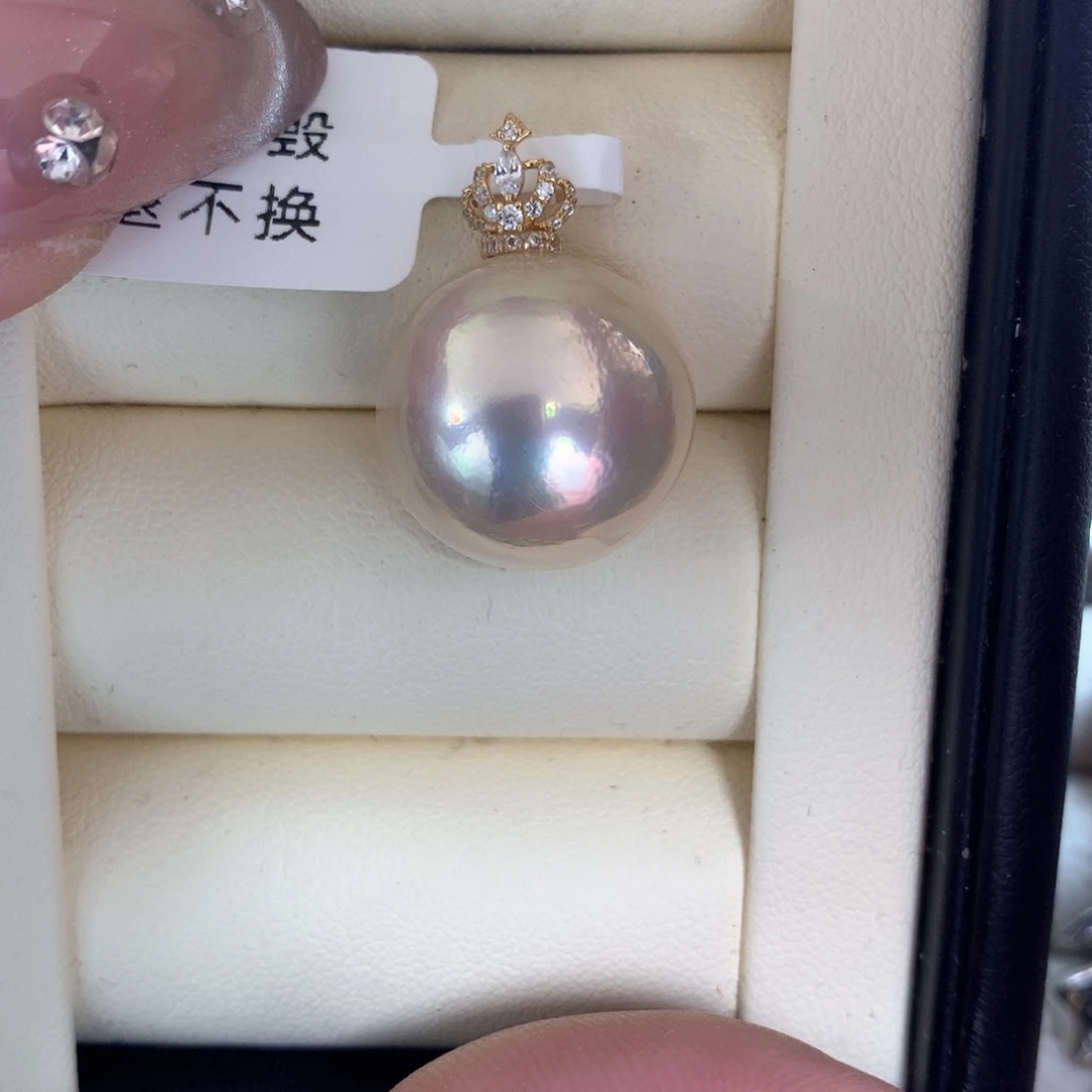 拼合珍珠（马贝珠）颈饰18K金镶嵌